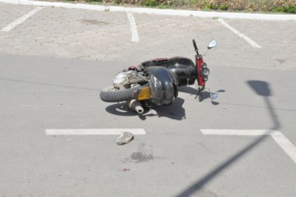 Beat rupt, a căzut de pe moped, în Valu
